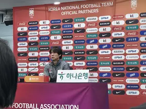 브라질에 대패한 홍명보 감독, “강팀과 붙어서 많은 것 배웠다…앞만 보고 가겠다”