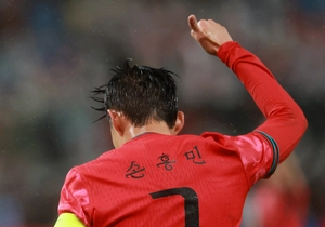 한국 축구 새역사 쓴 캡틴 손흥민, A매치 최다 출전 137경기 금자탑