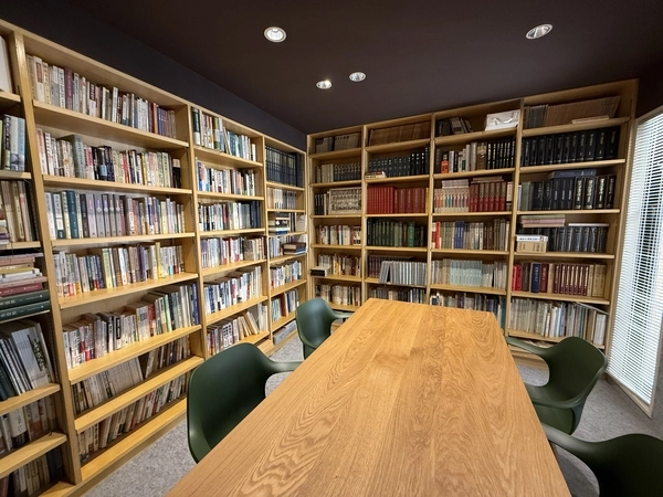 재일본한국YMCA 2·8독립선언 기념자료실에 조성된 아카이브. 기존에는 주재형 재일본한국YMCA 총무의 사무 공간이었다. 2025.10.11 /박경호기자 pkhh@kyeongin.com