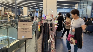 캐주얼 팝업 내건 갤러리아, 하이엔드 미뤄둔 씁쓸한 행보