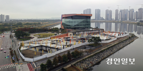사진은 아트센터인천(연수구 송도동 80-9번지 일원) 콘서트홀(1단계)과 건립 예정인 오페라하우스(2단계) 부지. /경인일보DB