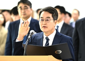 [화보] ‘국토위 경기도 국감’ 선서하는 김동연 도지사