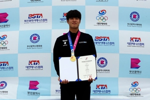 [제106회 전국체전-영광의 얼굴] ‘인천 첫 테니스 고등부 금메달’ 서인천고 김무빈