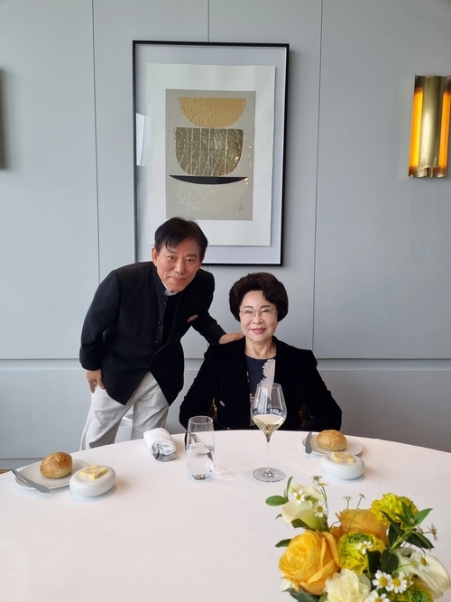 2024년께 이길여 가천대 총장과 함께. /김병종 제공