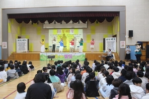 김포시 19개 초교에 전한 ‘좋은말 예쁜말’ 엄마들의 연극