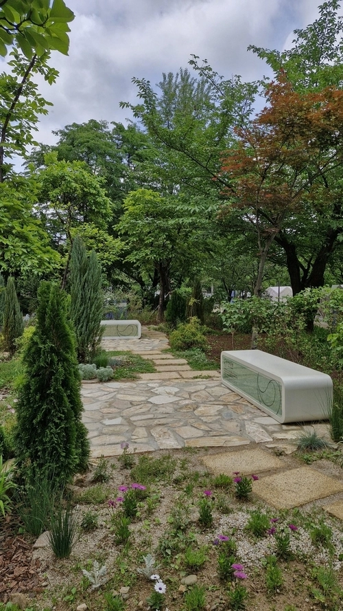 한국은행이 설치한 BOK 의자의 모습 /서울국제정원박람회 제공