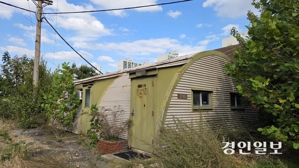 부평 캠프 마켓 D구역 내 ‘1710’ 건물. 2025.10.22 /김희연기자 khy@kyeongin.com