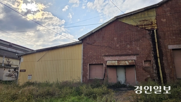 부평 캠프 마켓 D구역 내 ‘1920’ 건물. 2025.10.22 /김희연기자 khy@kyeongin.com