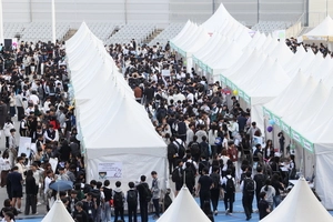 [에듀인천] 전국 최대 규모 수학·과학 축제… 300개 체험 부스에 수만 명 ‘북적’