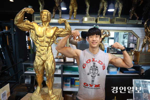국내는 물론 세계대회까지 존재감을 넓히고 있는 보디빌더 배철형 선수. 광주 ‘그린핏코리아’에서 그를 만났다. /강승호기자 kangsh@kyeongin.com