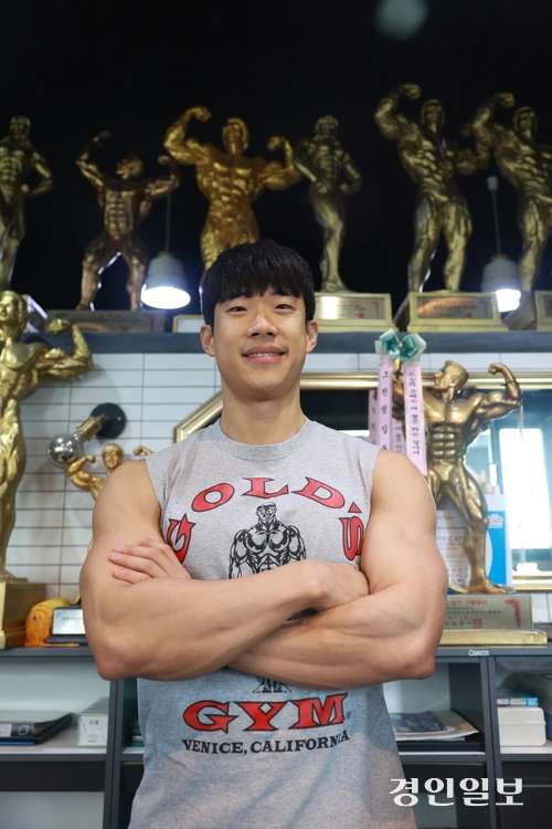 국내는 물론 세계대회까지 존재감을 넓히고 있는 보디빌더 배철형 선수. 광주 ‘그린핏코리아’에서 그를 만났다. /강승호기자 kangsh@kyeongin.com