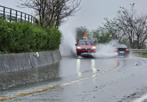 비오면 낭만이 공포로… ‘두얼굴의 강변도로’