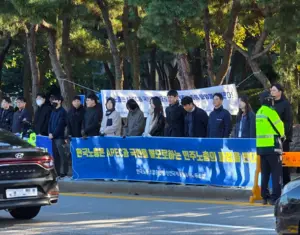 APEC 목전 두고 파업 갈등… 엇갈린 인천공항 양대 노총