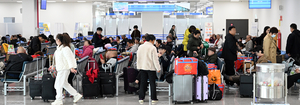 평택항 국제여객터미널, 상인·여행객 화물 엉켜 ‘난장판’