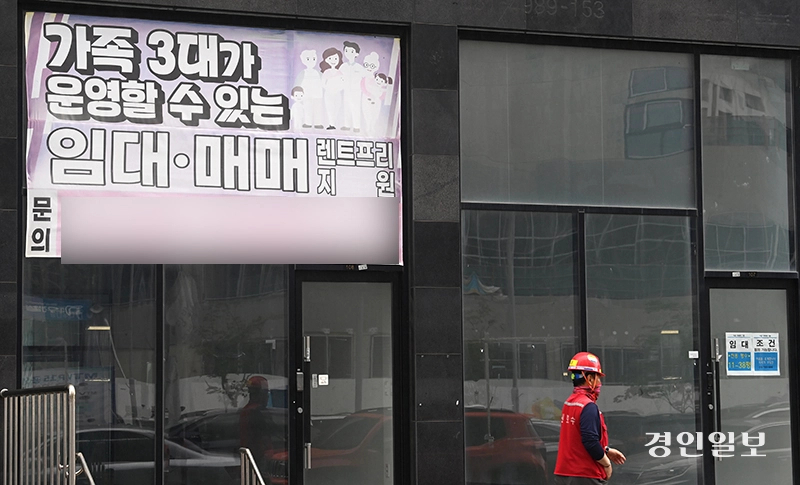 거북섬의 공실 문제가 심각한 원인에 대해선 ‘정책 실패’가 꼽힌다. 시흥 거북섬의 빈 상가 모습. /경인일보DB