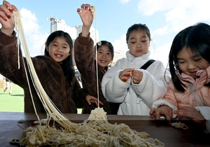 [포토] 수타면이 신기한 아이들