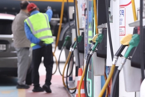 휘발유·경유 가격 나란히 상승… ‘유류세 인상’ 운전자 부담 가중