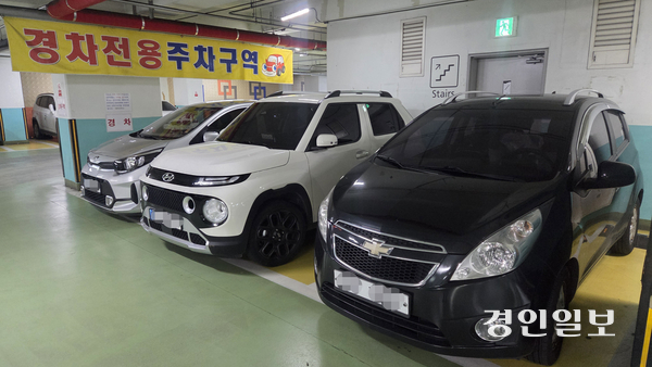 하남시 미사1동 N상가빌딩의 지하주차장 경차주차구역에 경차들이 주차돼 있다. N상가 관리단은 지난 7월 하순부터 경차의 일반주차구역 내 주차를 금지하고 있다. 2025.11.4 하남/문성호기자 moon23@kyeongin.com