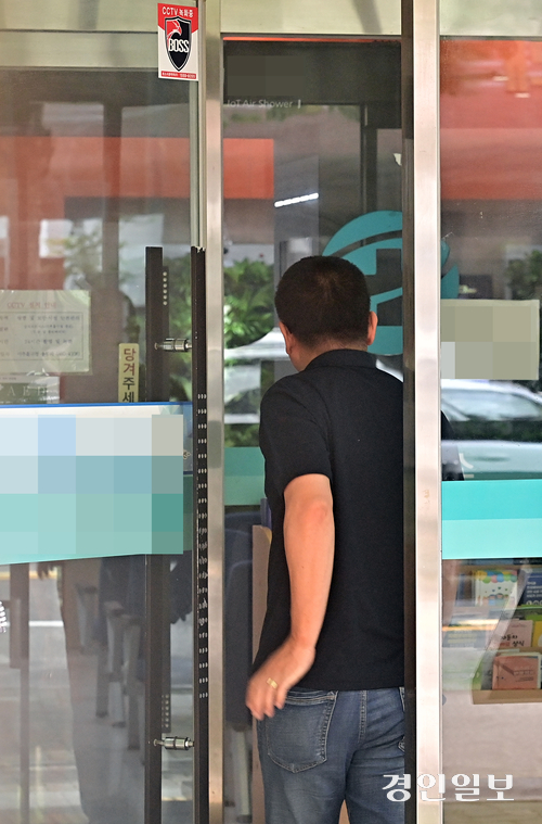 사진은 인천시 미추홀구 관내 보건소에 한 시민이 들어 가는 모습. 2025.9.1 /조재현기자 jhc@kyeongin.com