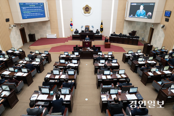 인천시의회가 5일 ‘제305회 제2차 정례회’ 제1차 본회의를 개최했다. 이날부터 12월15일까지 41일간 행정사무감사와 인천시 예산안 심사 일정이 진행된다. /인천시의회 제공