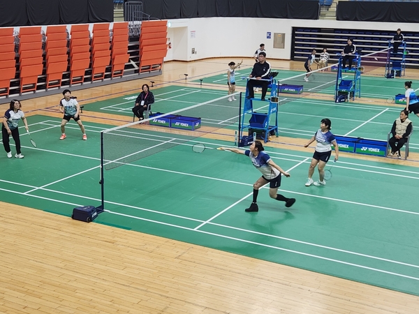 제45회 전국장애인체육대회 배드민턴에 출전한 인천시선수단의 경기 장면. /인천시장애인체육회 제공