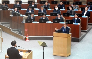 [포토] 경기도의원 질의에 답변하는 김동연 경기도지사