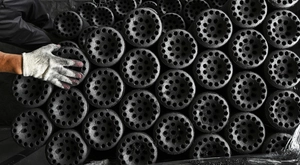 정부, 2028년 연탄가격지원금 폐지… 추위 막아줄 ‘한장’ 절실한데