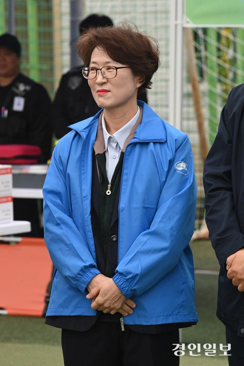 8일 수원시 영통구 매탄공원 축구장에서 2025년 인천경기기자협회 체육대회가 진행되고 있다. 2025.11.8 /최은성기자 ces7198@kyeongin.com