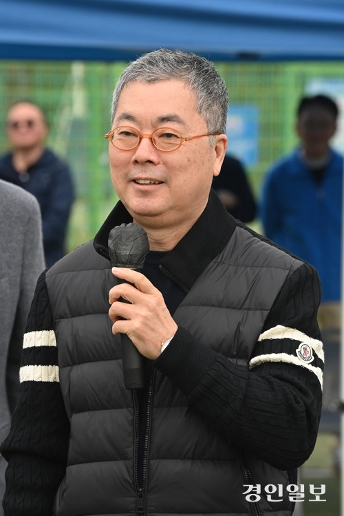 8일 수원시 영통구 매탄공원 축구장에서 2025년 인천경기기자협회 체육대회가 진행되고 있다. 2025.11.8 /최은성기자 ces7198@kyeongin.com