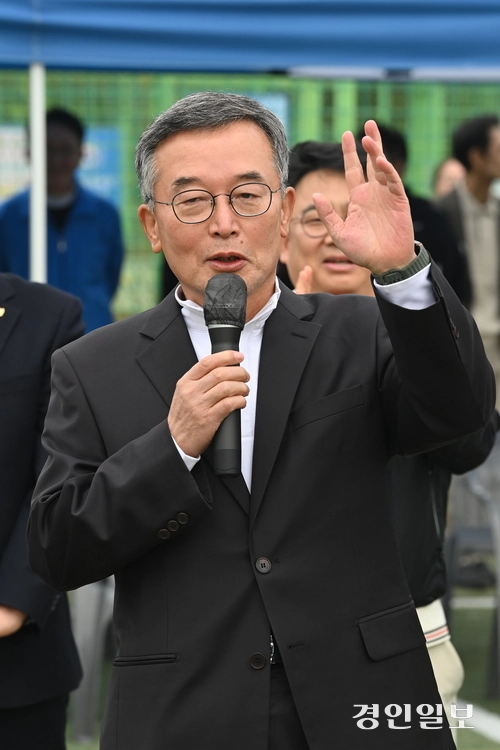 8일 수원시 영통구 매탄공원 축구장에서 2025년 인천경기기자협회 체육대회가 진행되고 있다. 2025.11.8 /최은성기자 ces7198@kyeongin.com