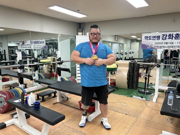 의족 드러낸 반바지, 신기록 세운 아이언맨