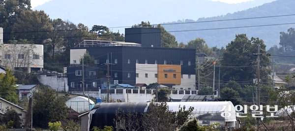 인천 강화군 길상면에 위치한 한 중증장애인 거주시설. 이 시설의 시설장은 여성 입소자를 성적 학대한 혐의로 경찰 수사를 받고 있다. 2025.10.31 /조재현기자 jhc@kyeongin.com