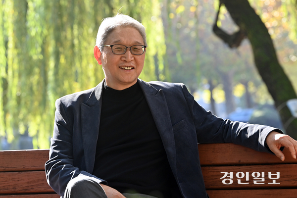 인하대학교 제조혁신전문대학원 강천구 교수는 경인일보와의 인터뷰에서 “최근 급변하는 글로벌 정세에 대응해 안정적으로 국내 산업을 유지하려면  주요 광물에 대한 수입 의존도를 줄여 나가야 한다”고 말했다. /김용국기자 yong@kyeongin.com
