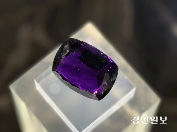 언양 자수정의 커팅본으로 국내 최대 크기다. 2025.11.4 남양주/이종우기자 ljw@kyeongin.com