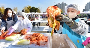 [포토] 가족과 함께 ‘김장 대축제’