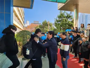 [수능 D-1] “수험생 화이팅” 힘찬 출정식, 빨간 카펫 깔린 수성고