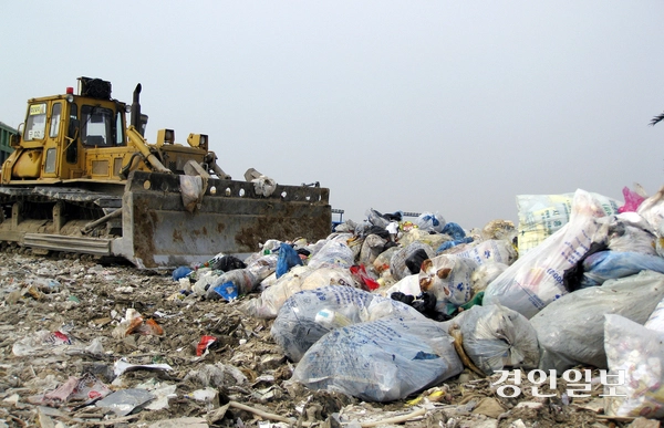 인천시 서구 수도권매립지 3-1 공구 생활폐기물 매립구역 모습. /경인일보DB