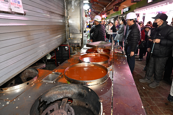 부천 제일시장 트럭 돌진… 안전 시설물 전혀 없었다