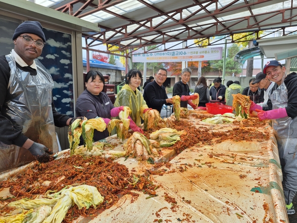 미2사단 장병들과 김장