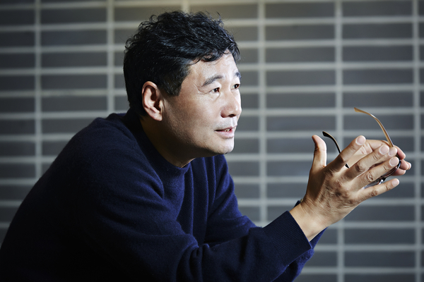 장석남 시인. /창비 제공