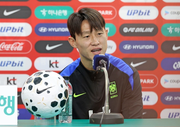 축구 국가대표팀 이재성이 볼리비아와의 A매치를 하루 앞둔 13일 오후 대전월드컵경기장에서 기자회견을 하고 있다. /연합뉴스