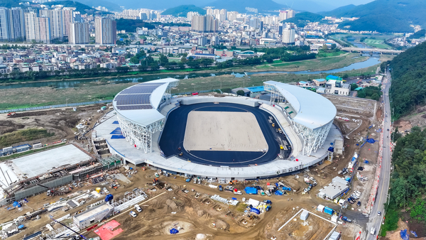 내년 4월 경기도민체전 및 장애인체전이 열리는 광주종합운동장. 1만2천여명 수용이 가능하며 현재 공사가 한창이다. /광주시 제공