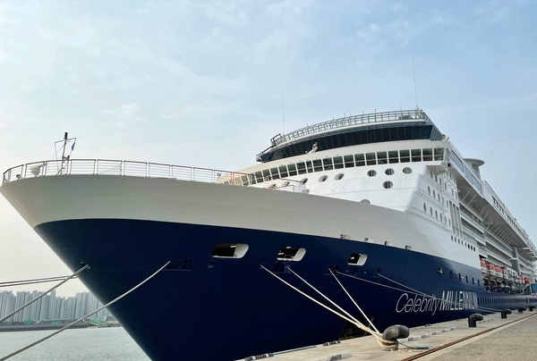 인천항 크루즈터미널에 정박 중인 ‘셀러브리티 밀레니엄’호(Celebrity Millennium). /인천항만공사 제공