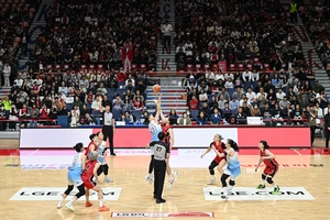 ‘디펜딩 챔피언’ 벽 높았나… WKBL 인천 신한은행, 개막전서 BNK에 패배