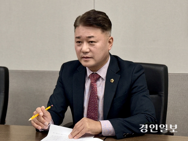 김정호(국·광명1) 경기도의회 경기도교육청예산결산특별위원회(예결특위) 위원장은 17일 경인일보와의 인터뷰에서 교육 수요자 중심의 공정하고 투명한 예산 심의를 강조했다. 2025.11.17 /한규준기자 kkyu@kyeongin.com