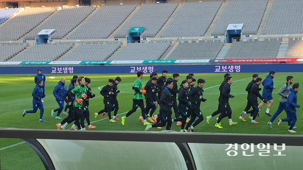 한국 축구 국가대표팀이 17일 서울월드컵경기장에서 가나와의 평가전을 앞두고 훈련하고 있다. 2025.11.17 /이영선기자 zero@kyeongin.com