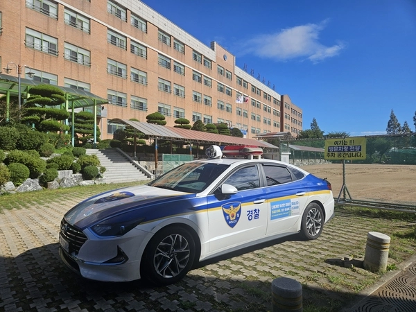 인천 서구 대인고등학교에 폭발물을 설치하겠다는 등의 내용이 담긴 글이 119안전신고센터에 올라와 경찰이 현장 수색을 벌이고 있다. 2025.10.15 / 경인일보 DB