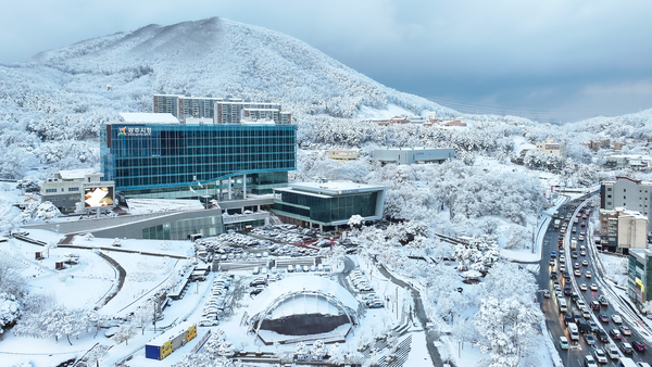 지난해 11월 광주에 기록적인 폭설로 400억원에 달하는 재산피해를 기록한 가운데 폭설에 쌓인 광주시. /광주시 제공