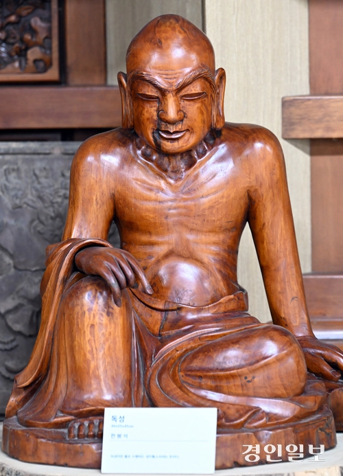 해외유출 문화재를 재현한 작품들과 개성 있는 작품들.