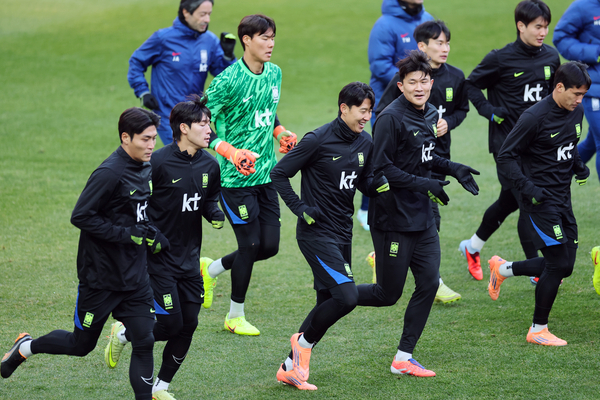 가나와의 평가전을 하루 앞둔 한국 축구대표팀 손흥민, 김민재 등 선수들이 17일 서울 마포구 서울월드컵경기장에서 훈련하고 있다. 2025.11.17 /연합뉴스